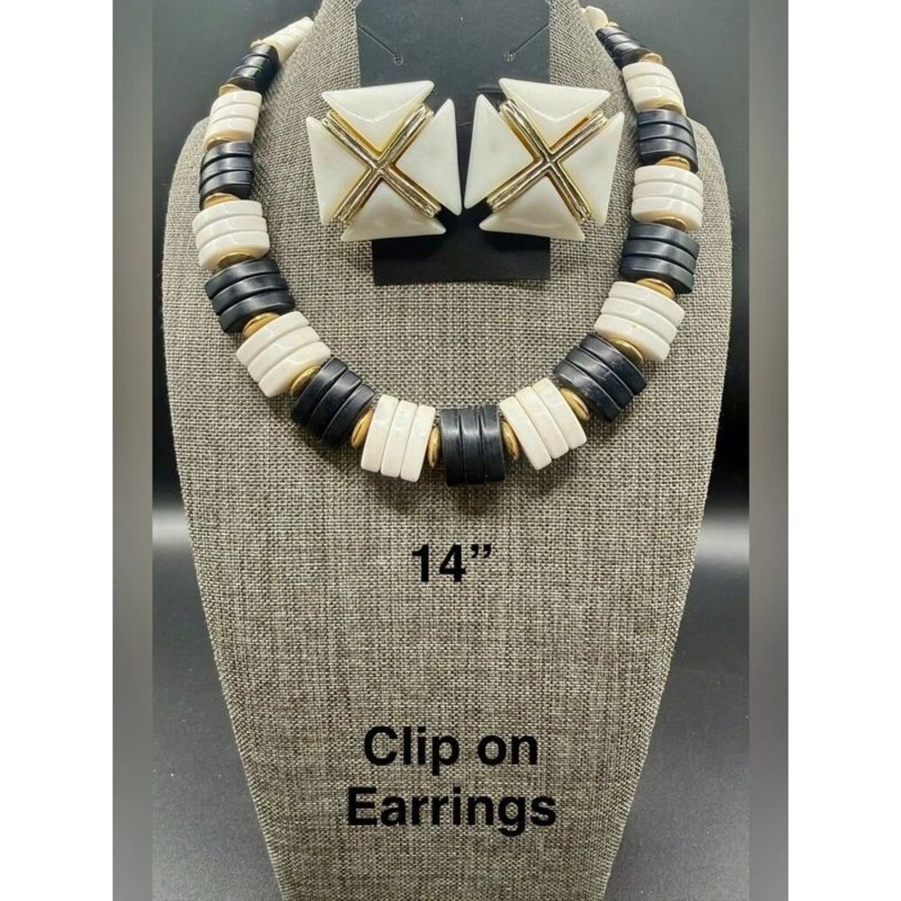 52. Vintage Avon 1986 Spectator Earring Necklace Set